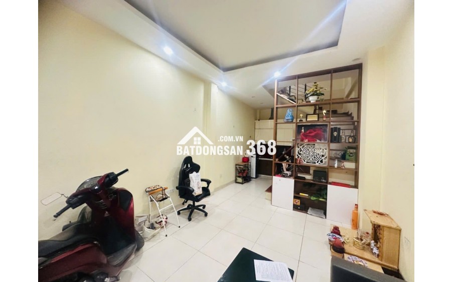 BÁN NHÀ CẦU GIẤY - Ô TÔ VF3 ĐỖ CỬA, 33M - 5 TẦNG ĐẸP, FULL NỘI THẤT, GIÁ 8,3 TỶ